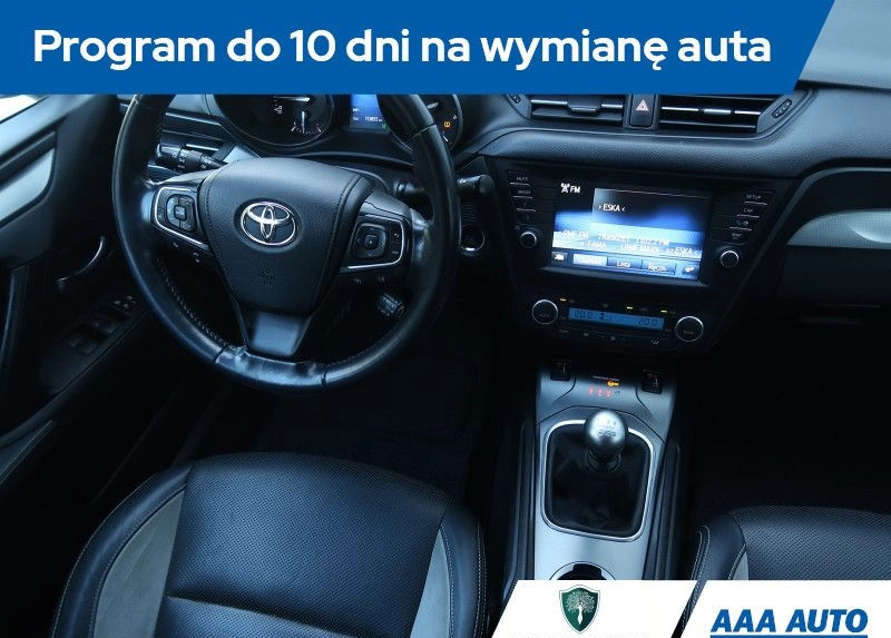 Toyota Avensis cena 53000 przebieg: 153845, rok produkcji 2015 z Zgierz małe 352